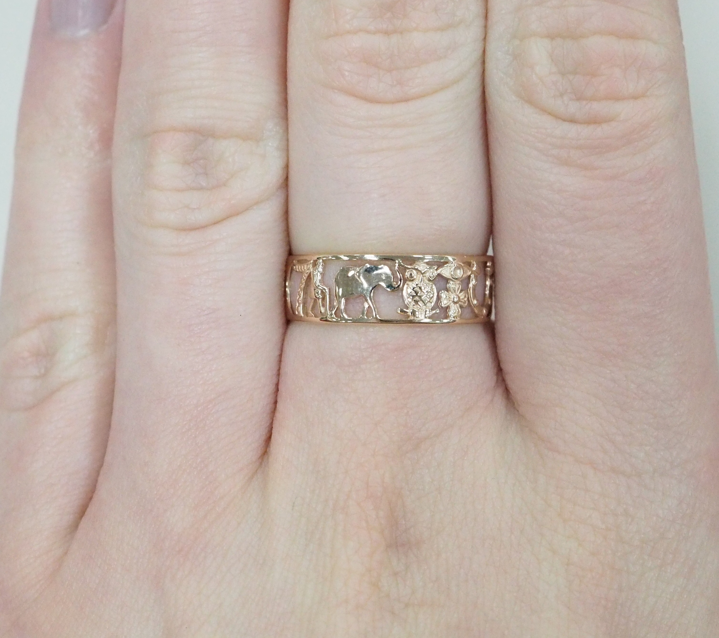 Кольцо из золота "Символы счастья и удачи"